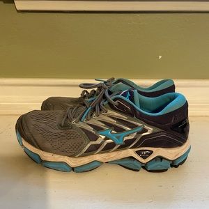 Brand new Mizuno wave  running shoes